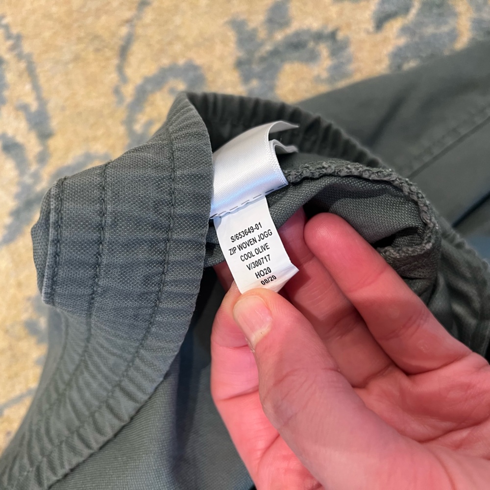 GAP Men's Organic Zip-Woven Joggers - Picture 6 of 8